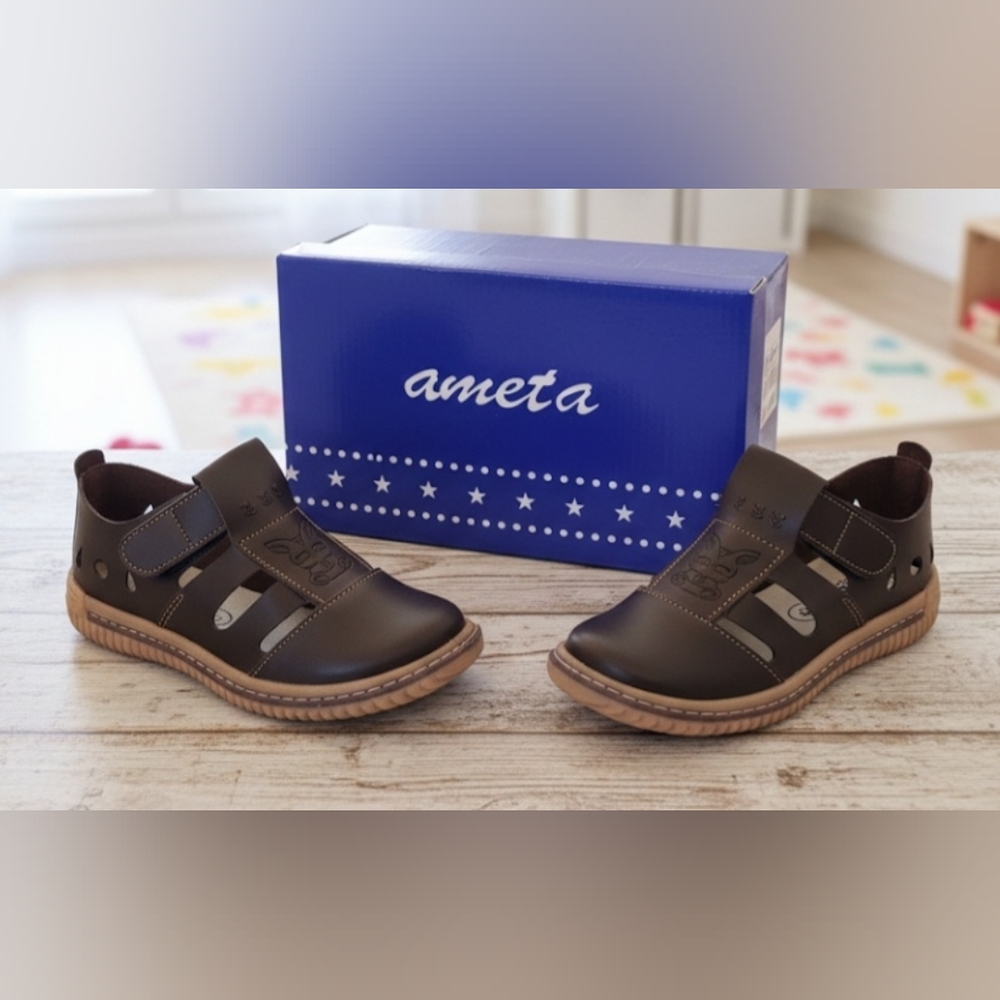 Ameta Girls Brown Leather Closed-Toe Sandals / Shoes - Size 4